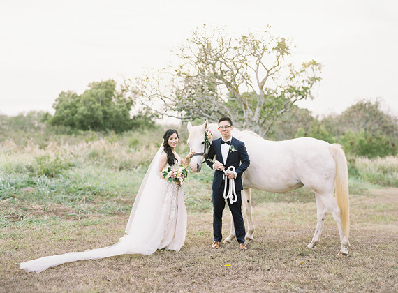 Vintage botanical wedding at Puakea Ranch in Hawaii