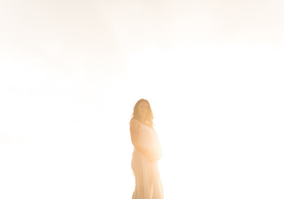 beachside maternity photos