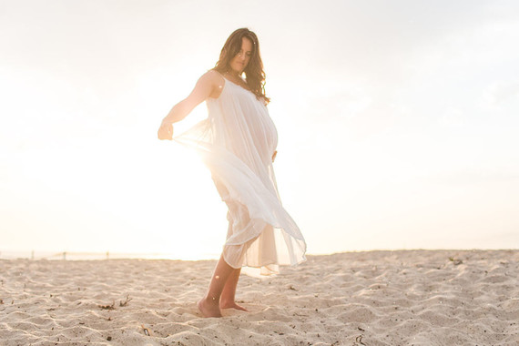 beachside maternity photos