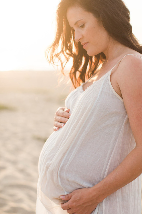 beachside maternity photos