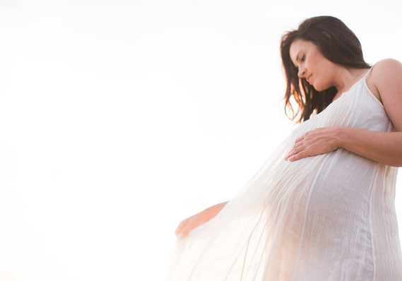 beachside maternity photos