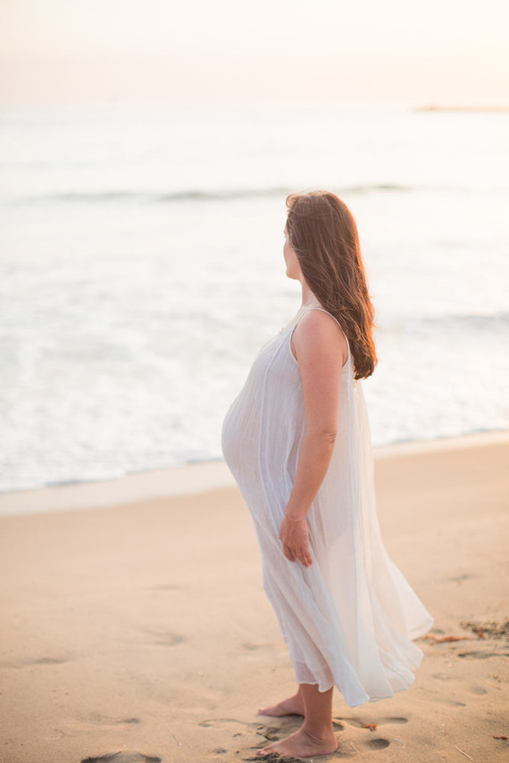 beachside maternity photos