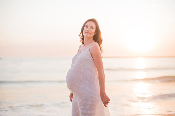 beachside maternity photos