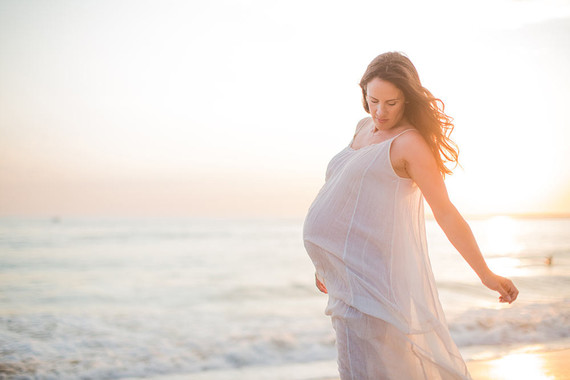 beachside maternity photos