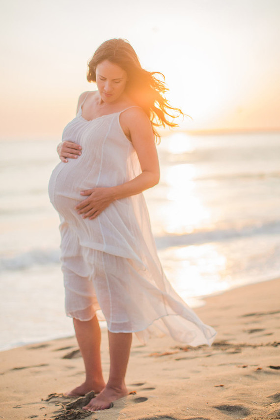 beachside maternity photos