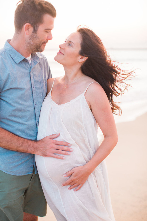 beachside maternity photos