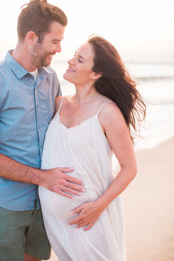 beachside maternity photos