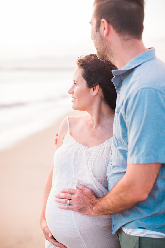 beachside maternity photos