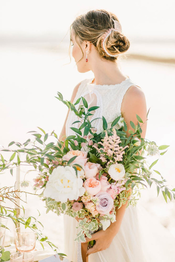 Fancy elopement inspiration at La Laguna Rosa de Torrevieja in Spain Inspiration