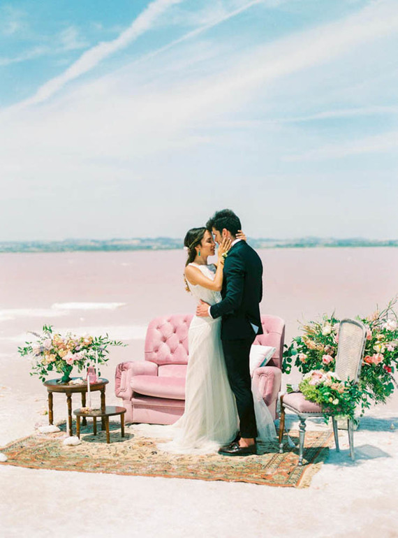 Fancy elopement inspiration at La Laguna Rosa de Torrevieja in Spain Inspiration