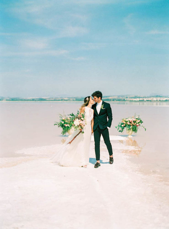 Fancy elopement inspiration at La Laguna Rosa de Torrevieja in Spain Inspiration