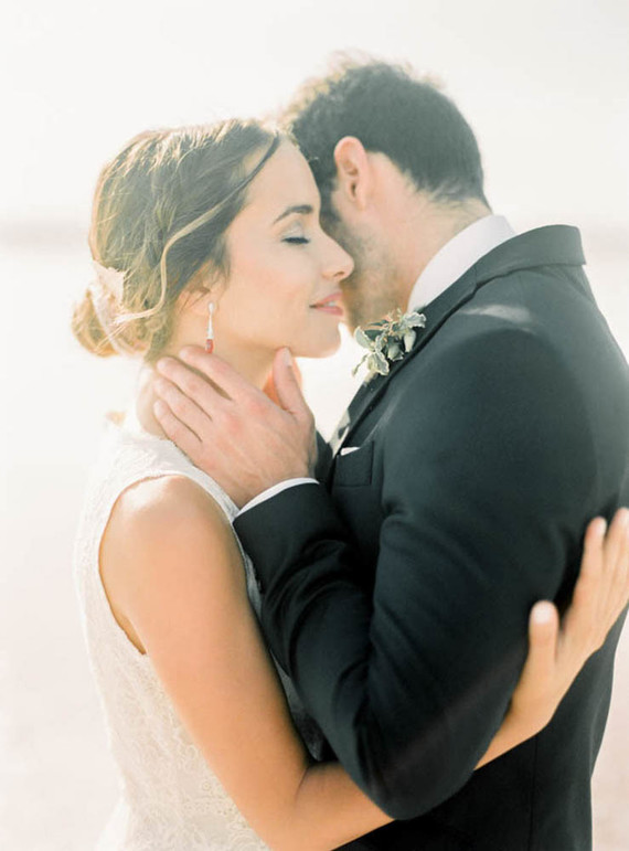 Fancy elopement inspiration at La Laguna Rosa de Torrevieja in Spain Inspiration