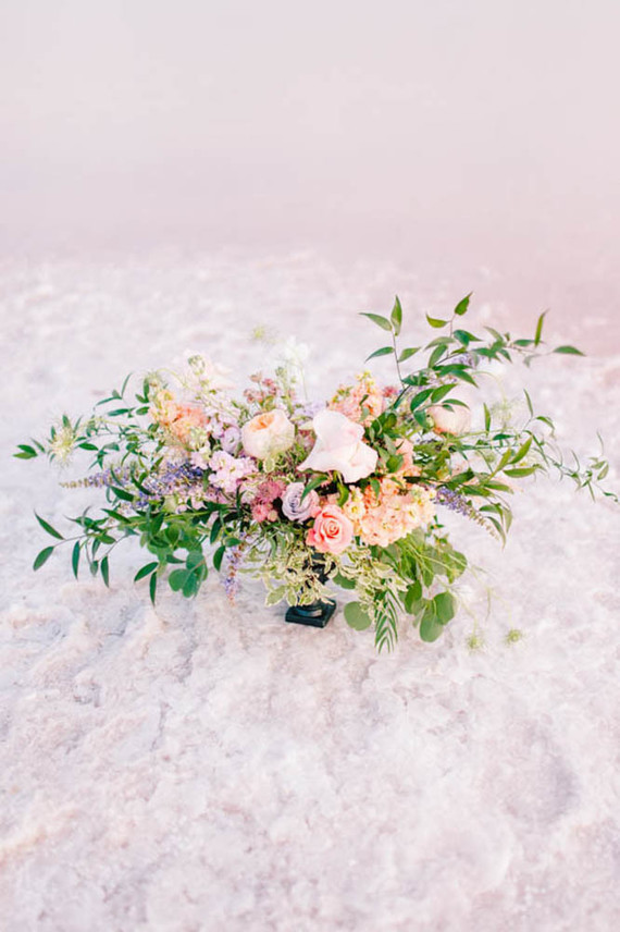 Fancy elopement inspiration at La Laguna Rosa de Torrevieja in Spain