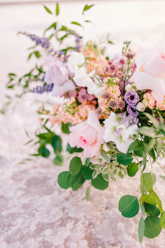 Fancy elopement inspiration at La Laguna Rosa de Torrevieja in Spain