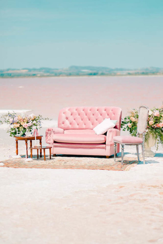 Fancy elopement inspiration at La Laguna Rosa de Torrevieja in Spain Inspiration