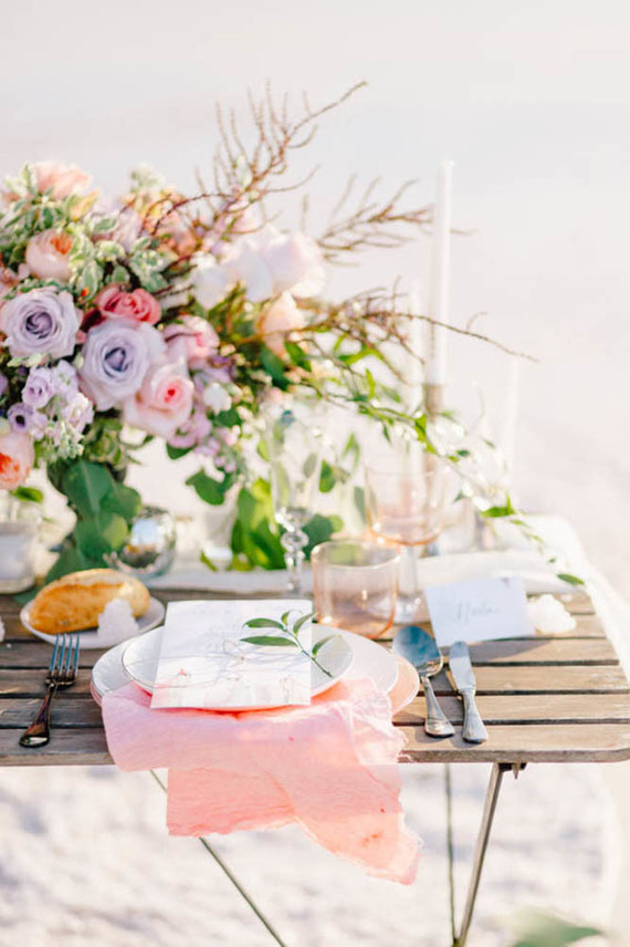 Fancy elopement inspiration at La Laguna Rosa de Torrevieja in Spain Inspiration