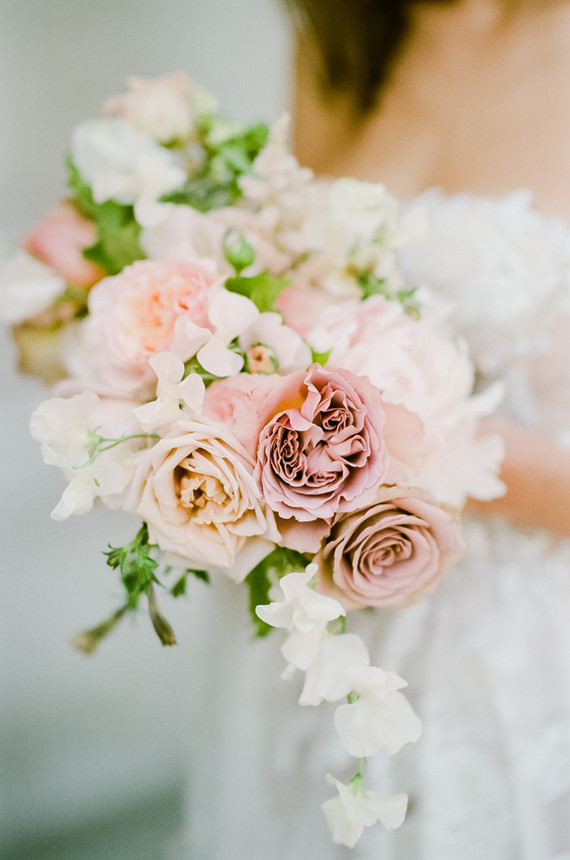 Blush bridal bouquet for Parisian elopement