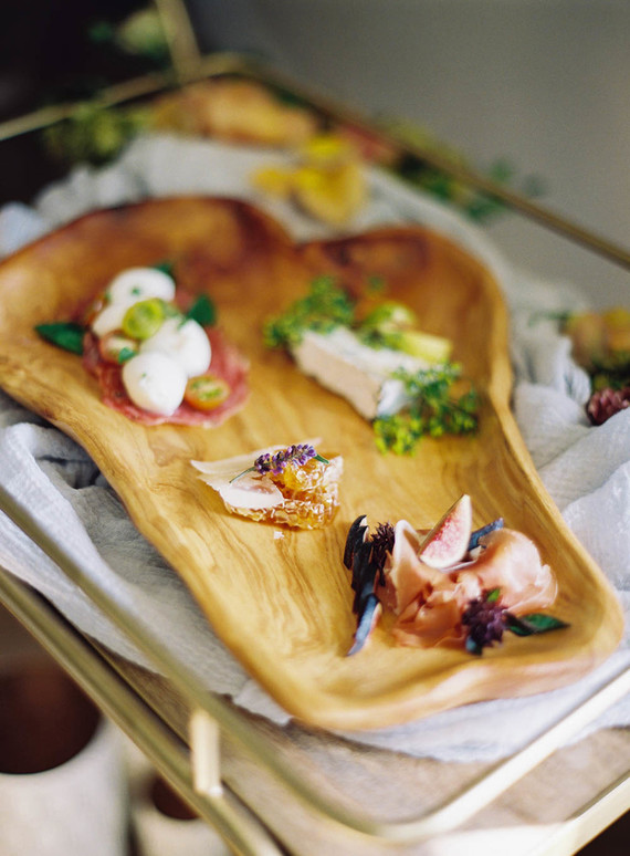 Coastal fall wedding ideas at the Steeple House in Maui