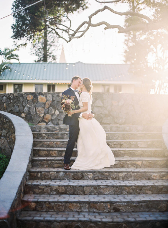 Coastal fall wedding ideas at the Steeple House in Maui