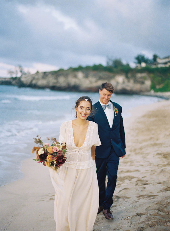 Coastal fall wedding ideas at the Steeple House in Maui