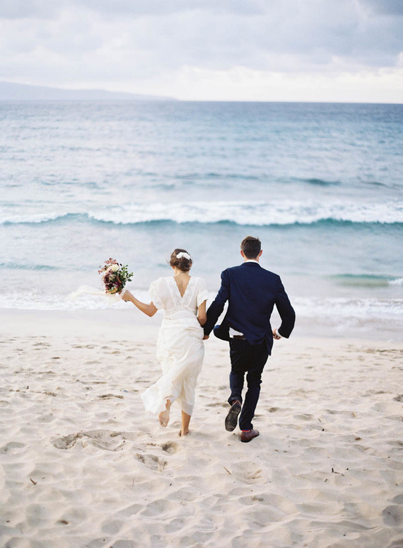 Coastal fall wedding ideas at the Steeple House in Maui