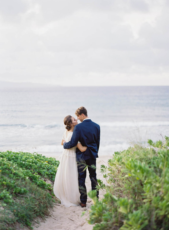 Coastal fall wedding ideas at the Steeple House in Maui