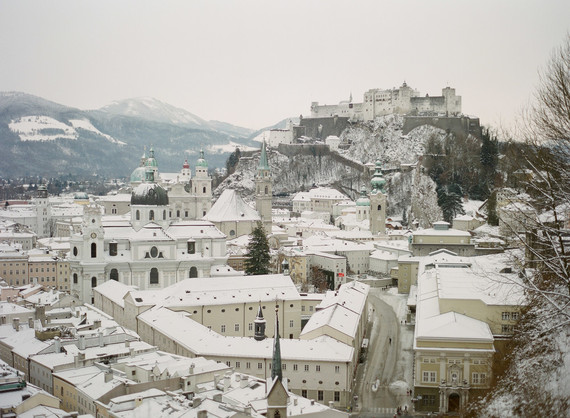 Elegant snowy Christmas wedding in Salzburg Austria on 100 Layer Cake Inspiration