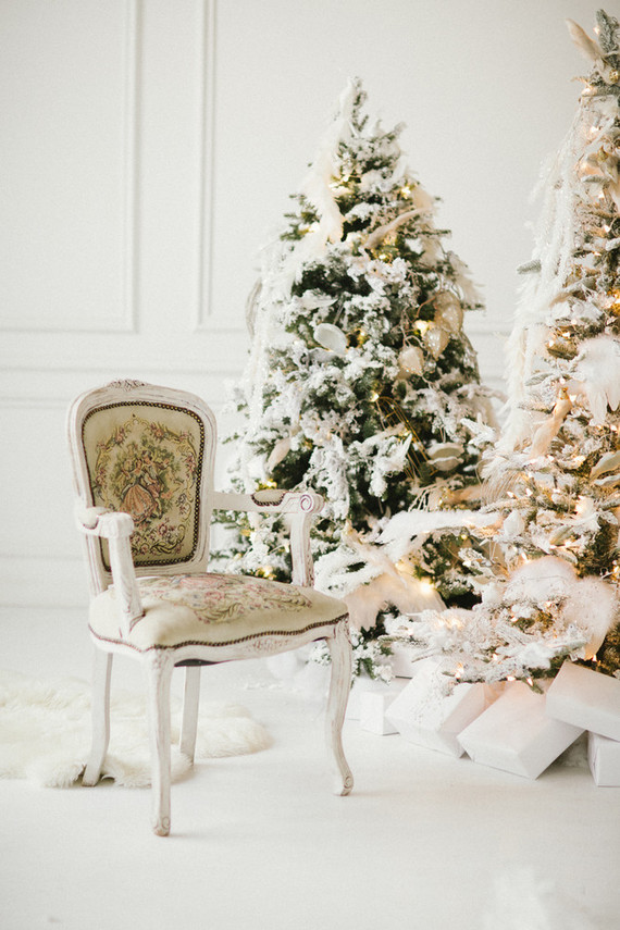 White and gold Christmas wonderland decor ideas