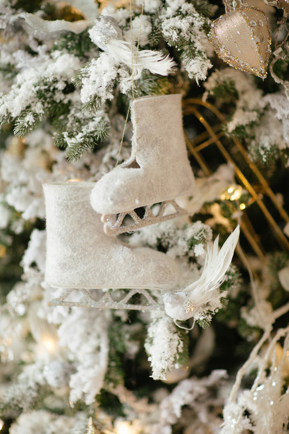 White and gold Christmas wonderland decor ideas