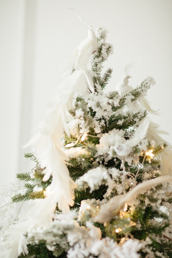 White and gold Christmas wonderland decor ideas