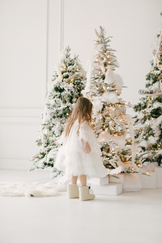 White and gold Christmas wonderland decor ideas