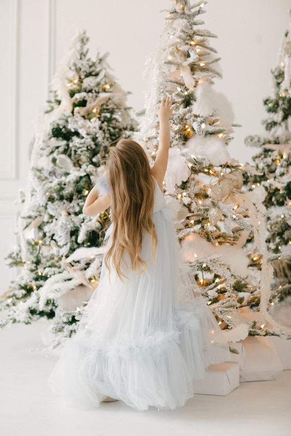 White and gold Christmas wonderland decor ideas