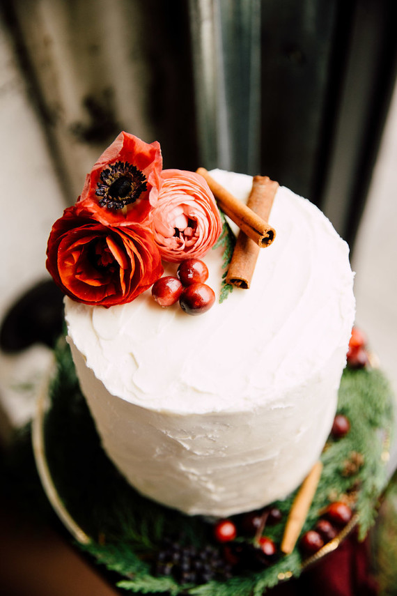 Small wintery wedding cake Inspiration
