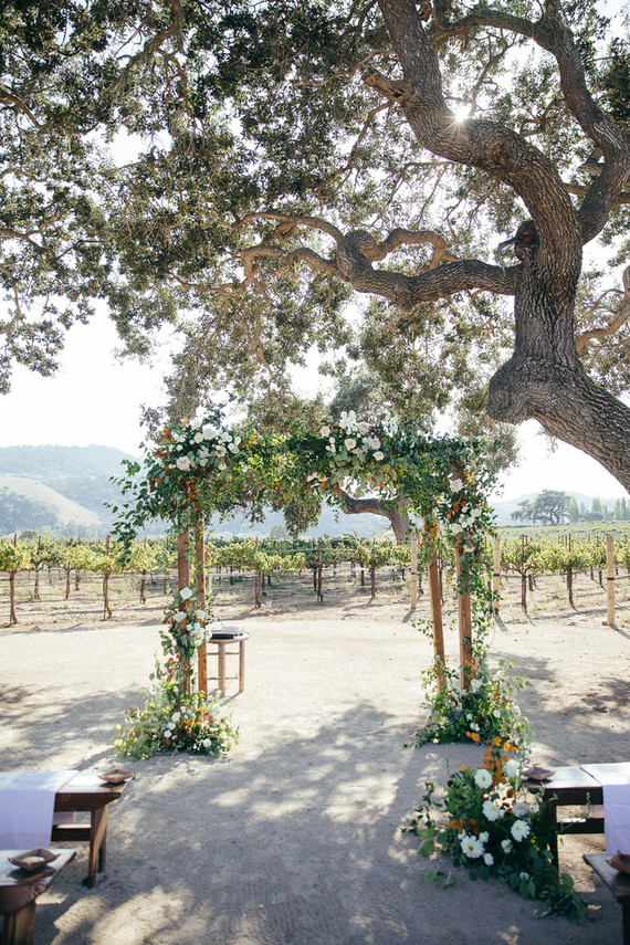 Elegant black and white wedding at Sunstone Winery