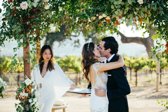 Elegant black and white wedding at Sunstone Winery