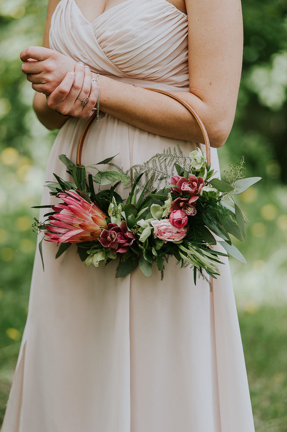 hoop bridesmaid bouquet Inspiration