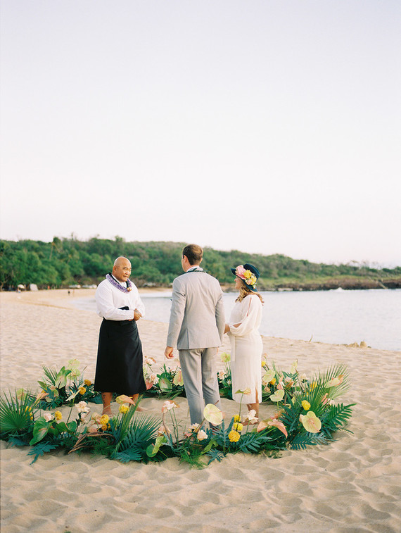 Tropical ceremony decor Inspiration