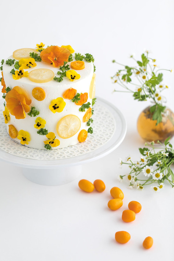 Edible flower wedding cake
