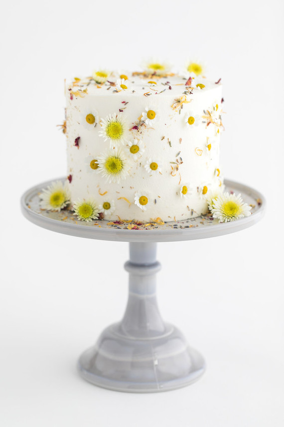 Edible flower wedding cake