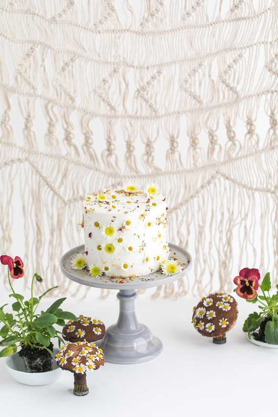 Edible flower wedding cake