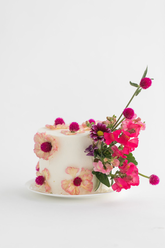 Edible flower wedding cake