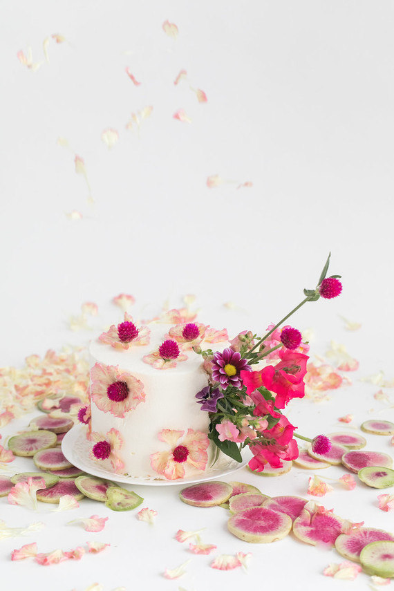 Edible flower wedding cake