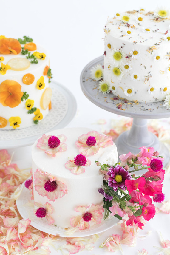 Edible flower wedding cake