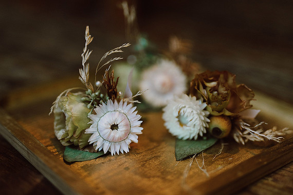 Rustic modern fall wedding florals