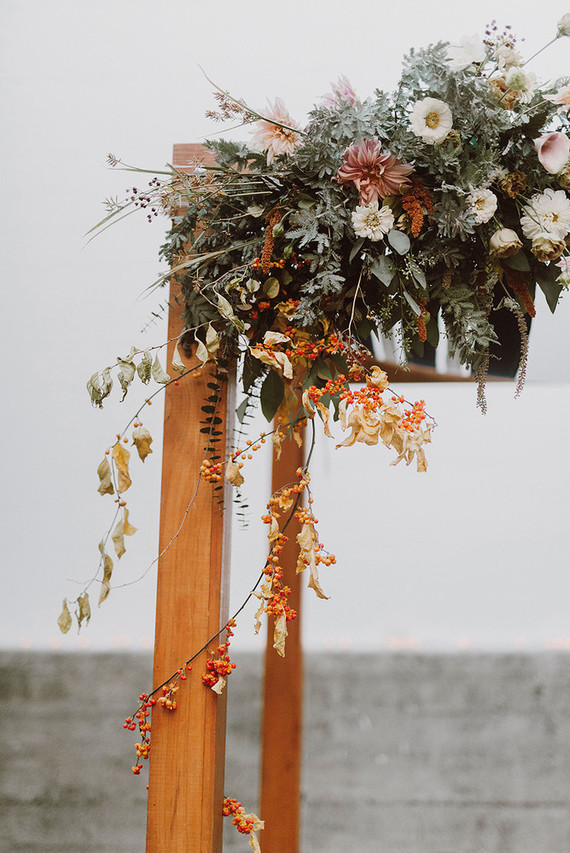 Rustic modern fall wedding florals