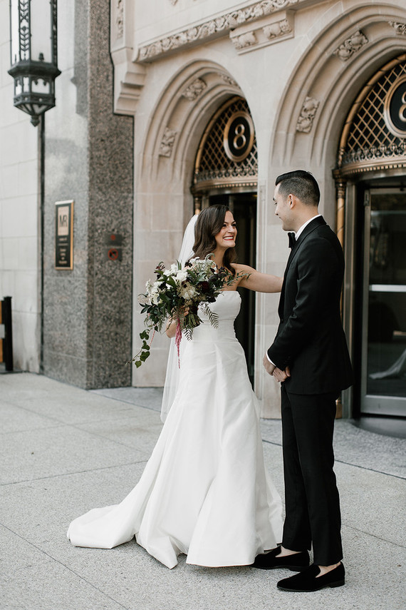 Modern winter Chicago wedding at the Chicago Athletic Association