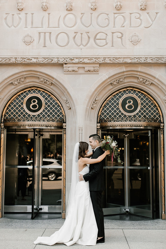Modern winter Chicago wedding at the Chicago Athletic Association