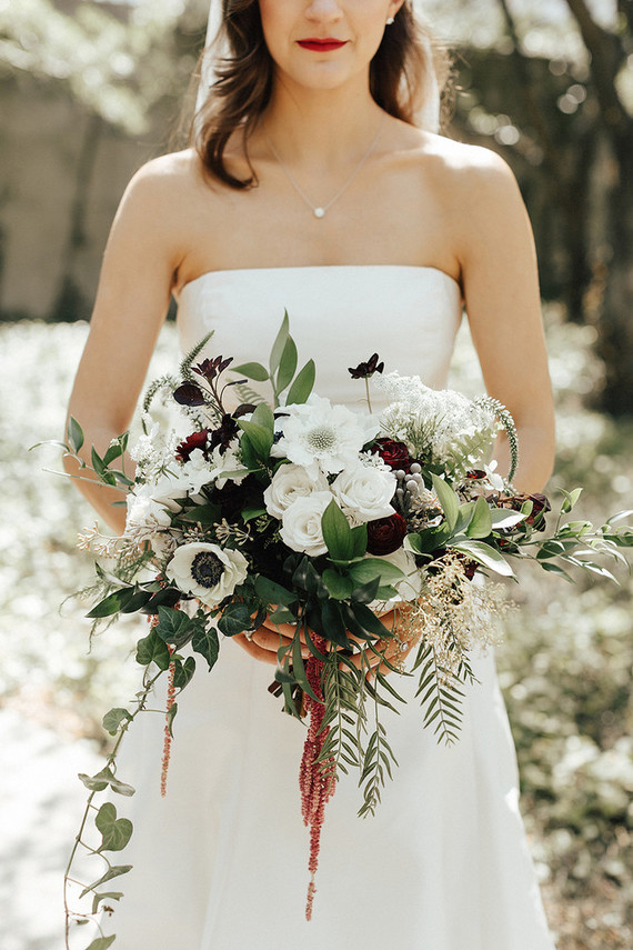 Modern winter Chicago wedding at the Chicago Athletic Association