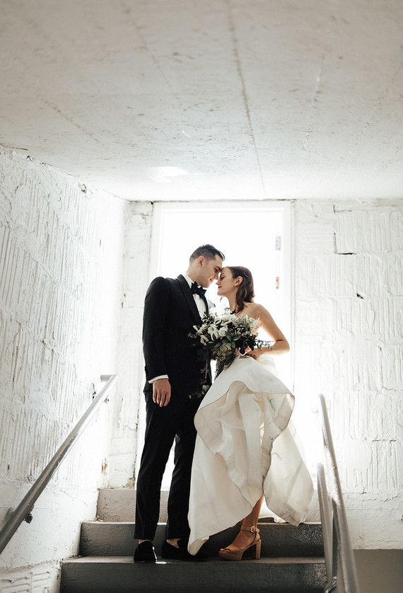 Modern winter Chicago wedding at the Chicago Athletic Association