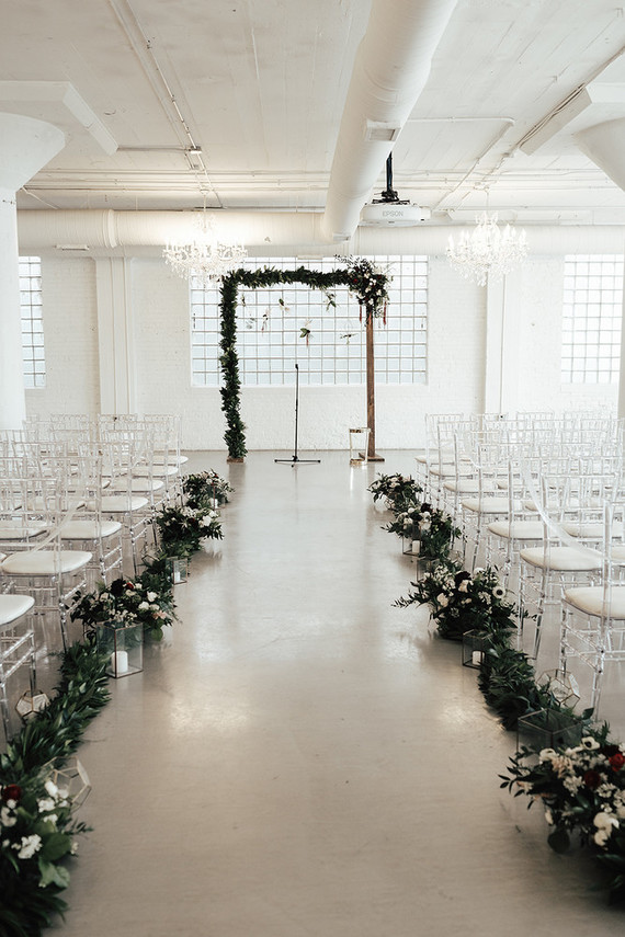 Modern winter Chicago wedding at the Chicago Athletic Association